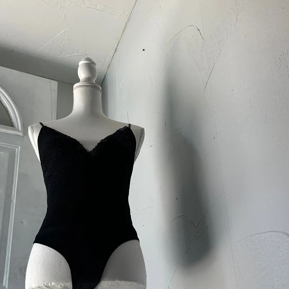 Urban Outfitters Black Lace Bodysuit - Picture 7 of 9